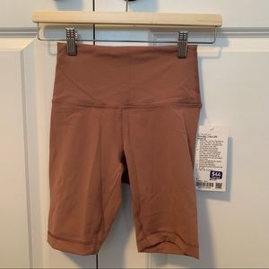BNWT Wunder Train HR Short 8” (4)